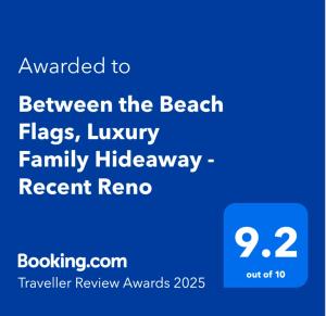 Between the Beach Flags Private Luxury Family Fun Hideaway的证书、奖牌、标识或其他文件