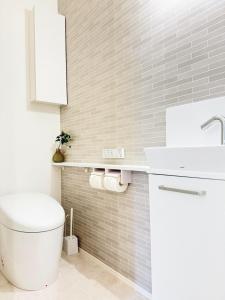 a bathroom with a toilet and a sink at Akikawa Miyoshi 6 in Fukumoto