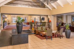 a lobby with a couch and a table and chairs at Protea Hotel by Marriott Nelspruit in Nelspruit +46 photos