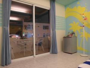 a room with a kitchen and a dining room at Enjoy Kenting in Kenting