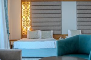 Postel nebo postele na pokoji v ubytování Concordia Celes Beach Hotel