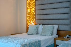 Postel nebo postele na pokoji v ubytování Concordia Celes Beach Hotel