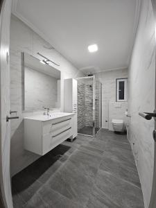 Ένα μπάνιο στο Villa Pauliana
