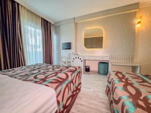 Postel nebo postele na pokoji v ubytování Concordia Celes Beach Hotel