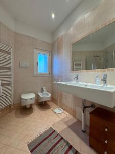 Ванная комната в Anfite Apartments Villa Sicilia +28 фотографий