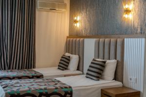 Postel nebo postele na pokoji v ubytování Concordia Celes Beach Hotel