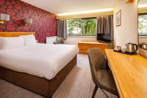 Letto o letti in una camera di Mercure Livingston Hotel