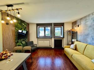 Posezení v ubytování Alba Apartment con vista