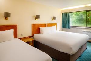 Letto o letti in una camera di Mercure Livingston Hotel