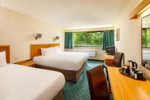 Letto o letti in una camera di Mercure Livingston Hotel