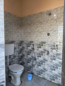Koupelna v ubytování Shivashray Homestay