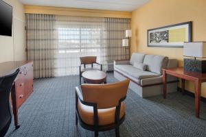 Televiisor ja/või meelelahutuskeskus majutusasutuses Courtyard by Marriott Mt. Laurel
