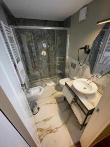 Koupelna v ubytování Albergo San Marco + 31 fotografií