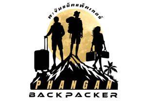 哈林海滩Phangan backpacker的一群站在山顶的人