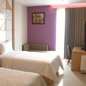 Katil atau katil-katil dalam bilik di Surabaya River View Hotel