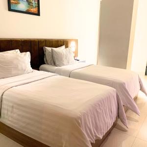 Katil atau katil-katil dalam bilik di Surabaya River View Hotel