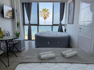 Ліжко або ліжка в номері Sea Line Hotel From R&A Group