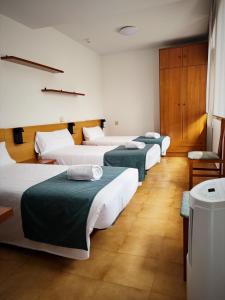 Postel nebo postele na pokoji v ubytování Hostal Legaz