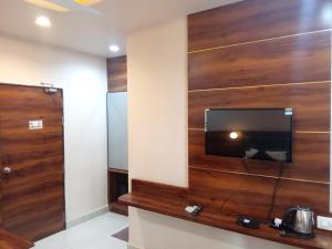 Η κουζίνα ή μικρή κουζίνα στο Hotel Samrat, Kolhapur +46 φωτογραφίες