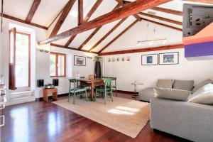 a living room with a table and a couch at House Corte in Vis