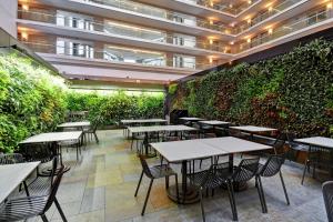 a restaurant with tables and chairs and a green wall at Embassy Suites by Hilton Chicago Downtown Magnificent Mile in Chicago