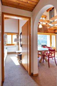 an archway in a living room with a table at Chesa Panorama B - La Punt in La Punt-Chamues-ch