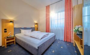 Postel nebo postele na pokoji v ubytování Hotel Theresientor