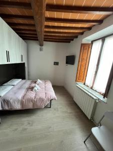 A bed or beds in a room at Casa di Alfredo Affittacamere