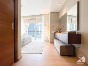 Postel nebo postele na pokoji v ubytování Dubai Mall Kempinski Residence 1Bedroom Balcony
