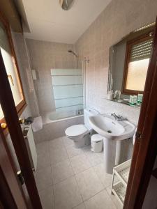 Koupelna v ubytování Hostal Legaz
