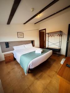Postel nebo postele na pokoji v ubytování Hostal Legaz