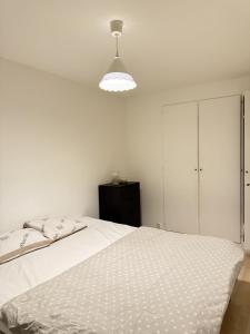 Postel nebo postele na pokoji v ubytování Lägenhet i Höllviken