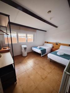 Postel nebo postele na pokoji v ubytování Hostal Legaz