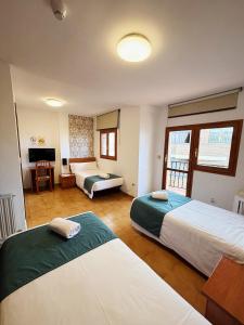 Postel nebo postele na pokoji v ubytování Hostal Legaz