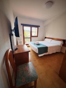 Postel nebo postele na pokoji v ubytování Hostal Legaz