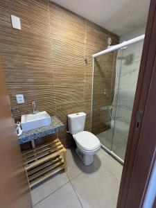 Bilik mandi di Condominio Jardim Dos Coqueiros 3 Andar