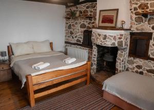 Postel nebo postele na pokoji v ubytování Kutmichevica Restaurant & Boarding house