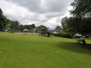 Sparkling Resorts and Spa的儿童游玩区