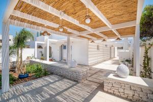 an outdoor patio with a wooden pergola at Villa De Nuzzo - Bed & Breakfast in Torre San Giovanni Ugento