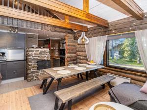 Kuchyň nebo kuchyňský kout v ubytování Holiday Home Karhunkelo by Interhome