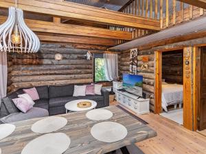 Posezení v ubytování Holiday Home Karhunkelo by Interhome