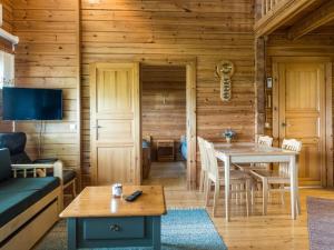TV a/nebo společenská místnost v ubytování Holiday Home Mansikkaranta 2 by Interhome