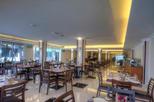 Restaurace v ubytování Ajman Beach Hotel