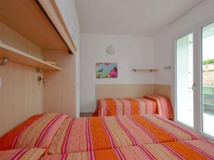 En eller flere senge i et værelse på Apartment Fiore-9 by Interhome