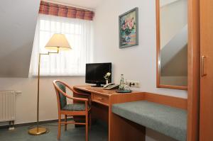 TV a/nebo společenská místnost v ubytování Hotel Friesen