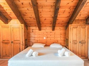 Ένα ή περισσότερα κρεβάτια σε δωμάτιο στο Holiday Home Echo du Mihi by Interhome