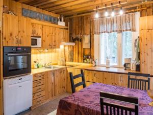 Η κουζίνα ή μικρή κουζίνα στο Holiday Home Joutenranta by Interhome