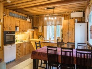 Η κουζίνα ή μικρή κουζίνα στο Holiday Home Joutenranta by Interhome