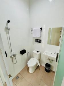 A bathroom at Florens Inn Még 35 kép
