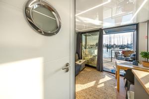 The Homeboat Company Albufeira的休息区